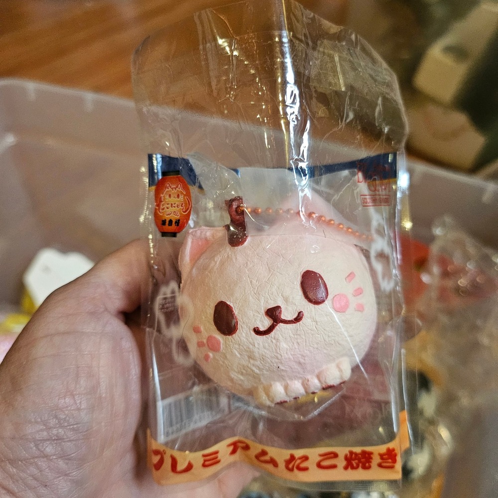 IBLOOM Squishies Mini Nyan Cat Squishy Cream Puff Keychain Scented Strawberry
